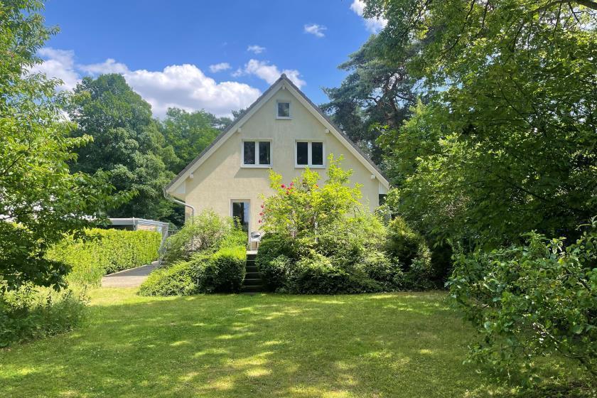EINFAMILIENHAUS in Stahnsdorf - VERMIETET - Großzügiges Haus mit schönem Garten für 5 Jahre zu vermieten