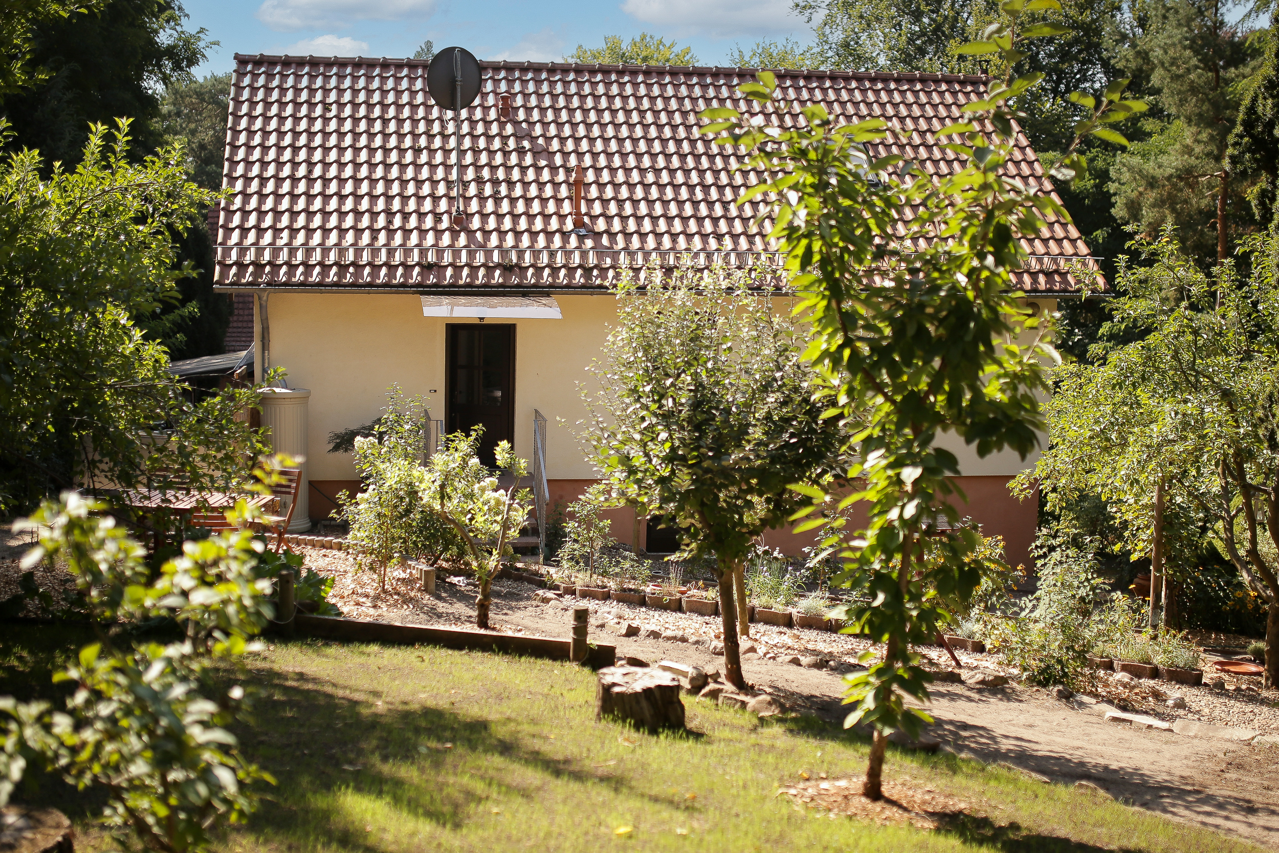 EINFAMILIENHAUS in Michendorf - Traumgarten und zwei Häuser für verschiedene Wohnoptionen